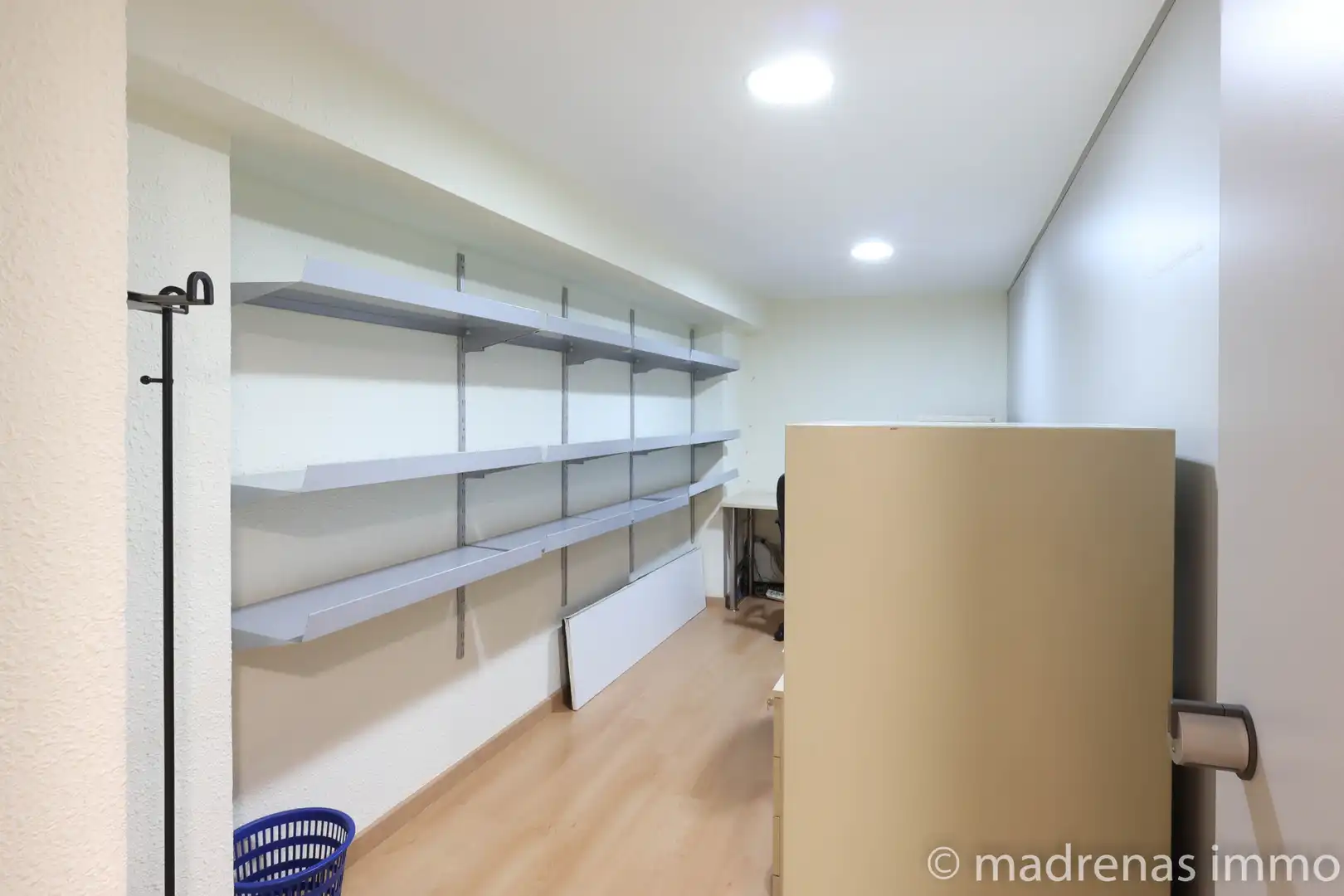 Oficina de lloguer en Girona amb Aire condicionat i Moblat