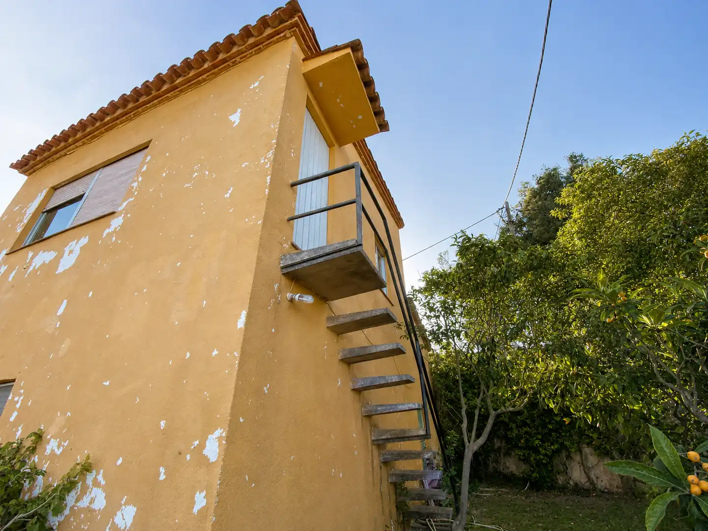 Vista exterior de Finca rústica en venda en Sant Andreu de Llavaneres amb Jardí privat