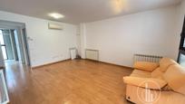 Sala d'estar de Pis en venda en Olot amb Aire condicionat i Calefacció