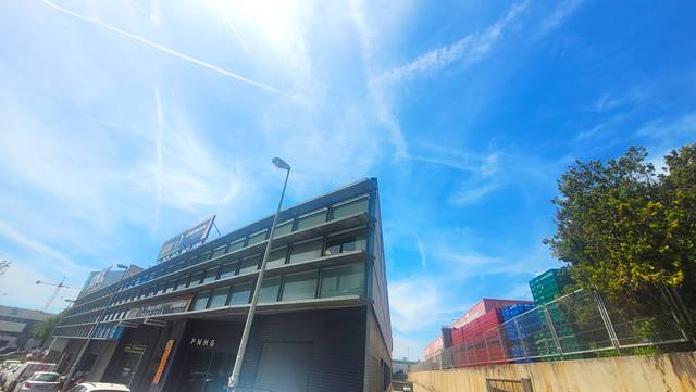 Oficina en Venta en Carrer de Suïssa en Montigalà