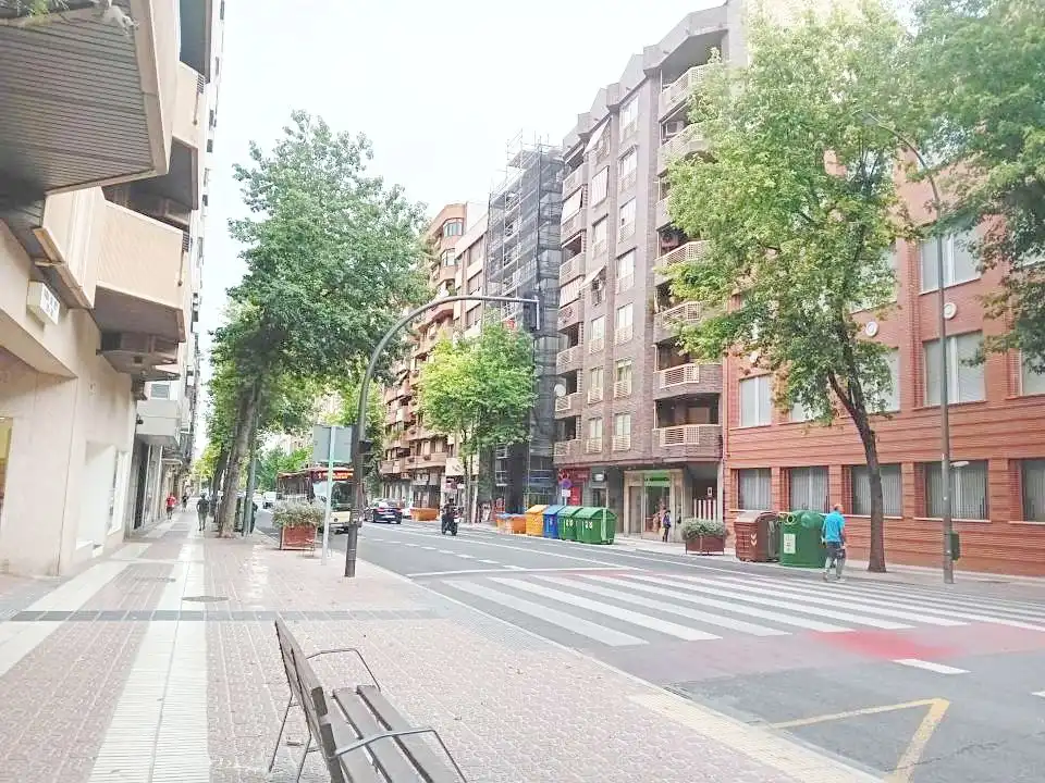 Vista exterior de Local de lloguer en  Logroño