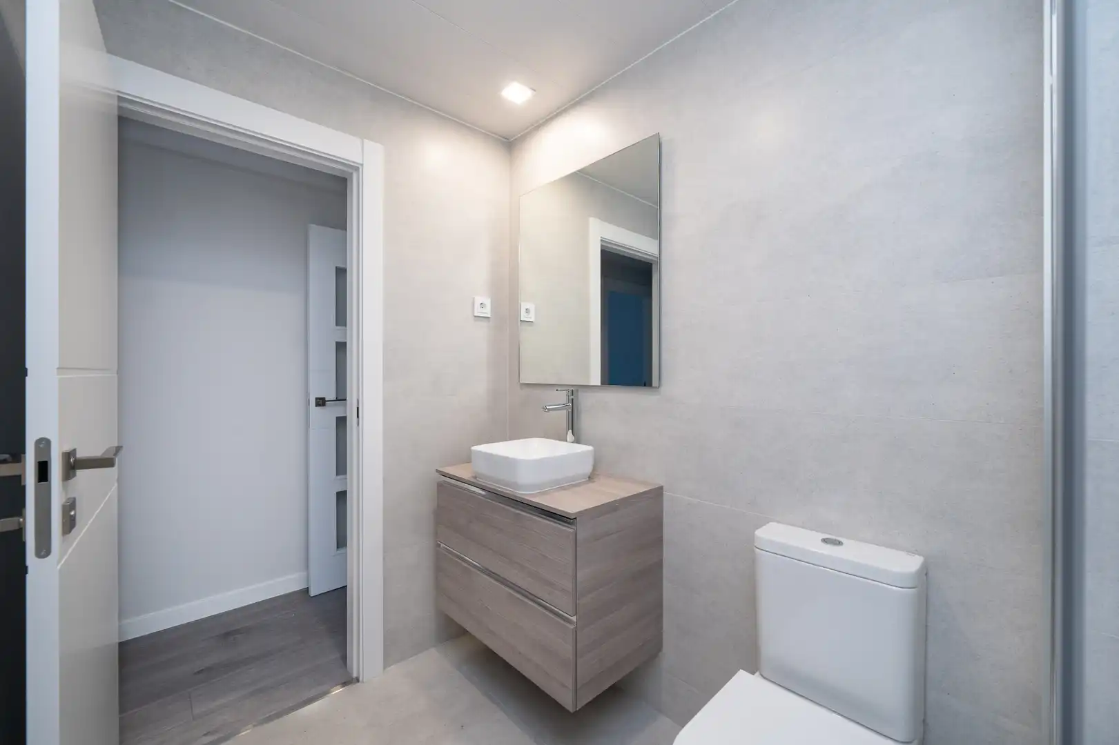 Badezimmer von Dachboden zur Miete in Madrid mit Klimaanlage, Heizung und Parkett