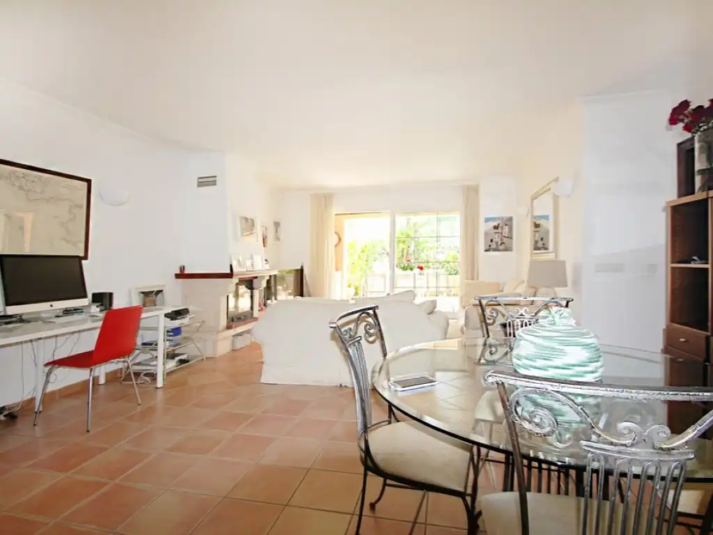 Menjador de Apartament en venda en Calvià amb Aire condicionat, Jardí privat i Terrassa