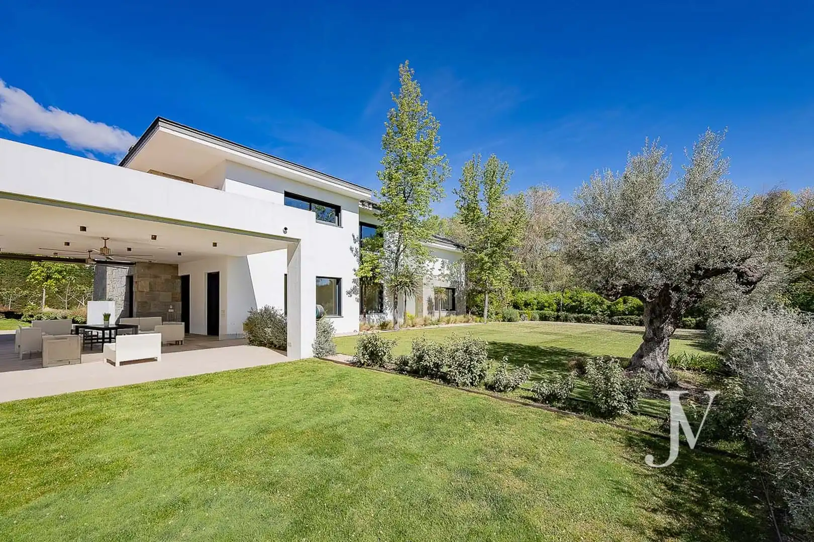 Vista exterior de Casa o xalet en venda en Pozuelo de Alarcón amb Aire condicionat, Calefacció i Jardí privat