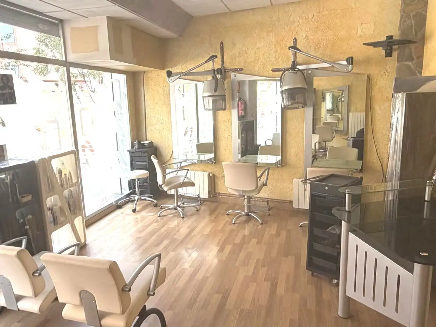 Commercial properties for rent in Monzón  with Air Conditioner