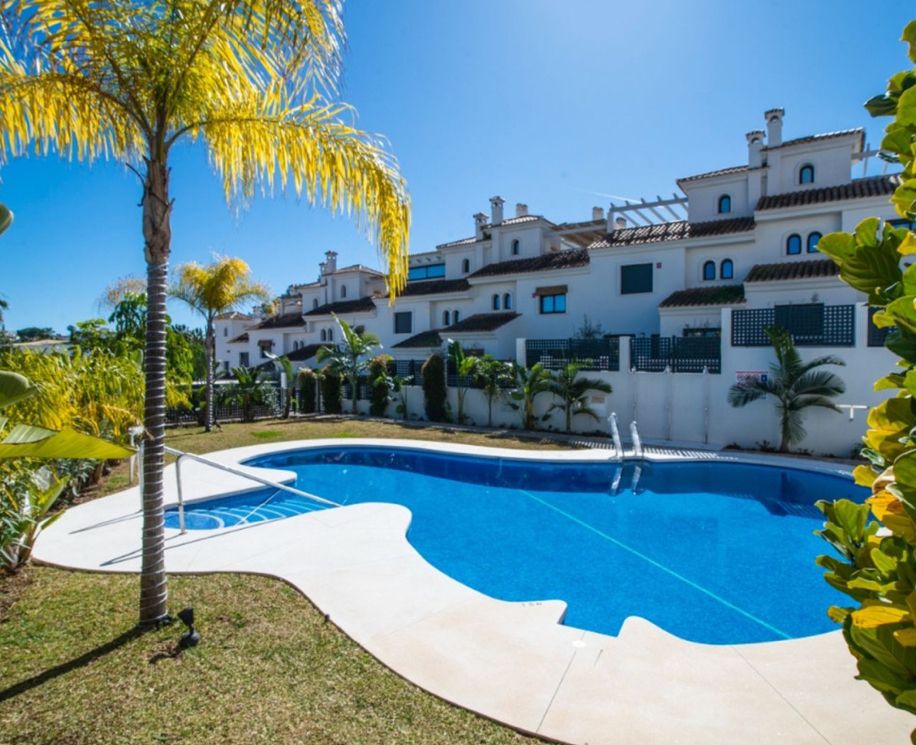 Jardí de Pis en venda en Estepona amb Moblat, Forn i Rentadora