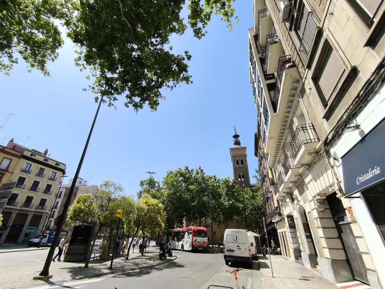 Außenansicht von Wohnung zum Verkauf in Zaragoza mit Klimaanlage, Heizung und Parkett