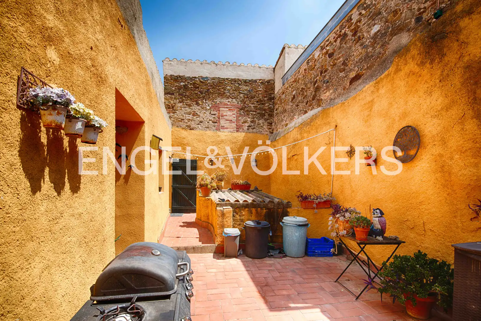 Terrassa de Casa adosada en venda en Garriguella amb Aire condicionat, Calefacció i Jardí privat