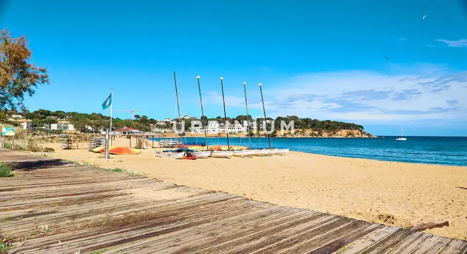 Local de alquiler en Avinguda de Platja d'Aro, S'Agaró