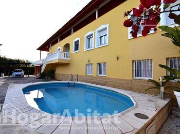 Xalet amb piscina en venda a Calle Hort de la Boscà
