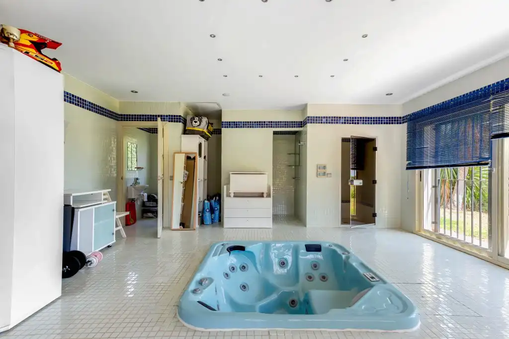 Bany de Casa o xalet en venda en Benalmádena amb Aire condicionat, Calefacció i Jardí privat