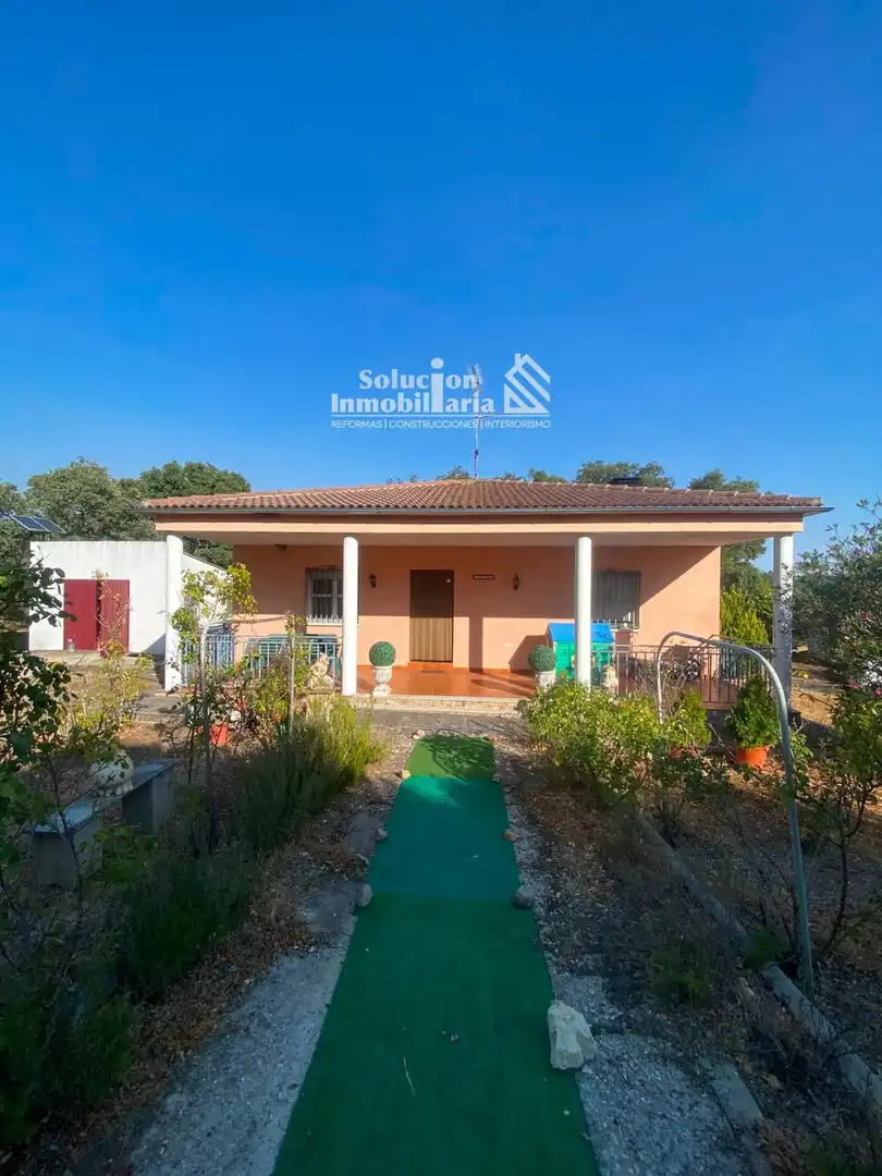 Vista exterior de Casa o xalet en venda en Calvarrasa de Arriba amb Traster i Moblat