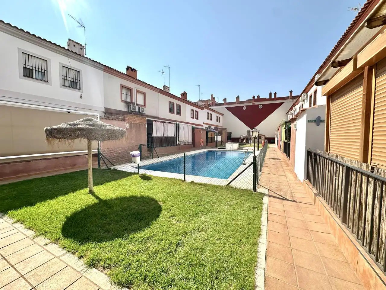 Adossat amb piscina en venda a Fuente de Piedra