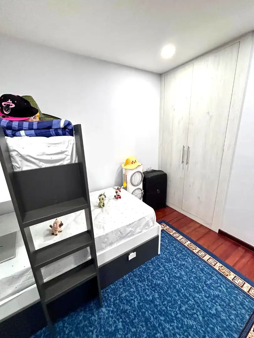 Habitación de Piso en venta en Gijón  con Calefacción, Parquet y Terraza