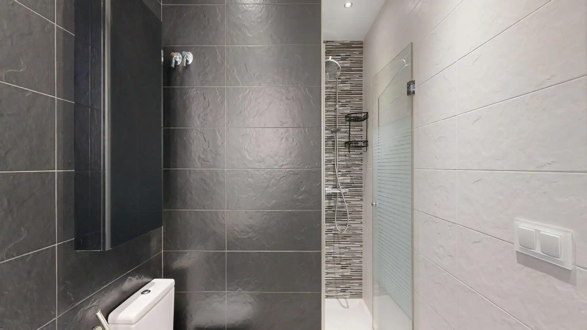 Bathroom of Flat for sale in Cartagena  with Air Conditioner, Heating and Storage room