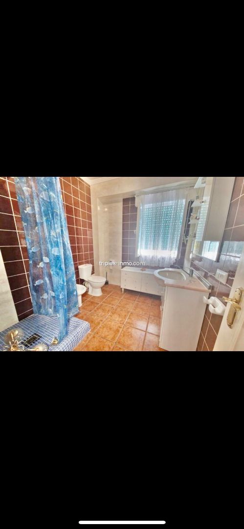 Bathroom of Flat to share in Cullera  with Air Conditioner, Heating and Furnished