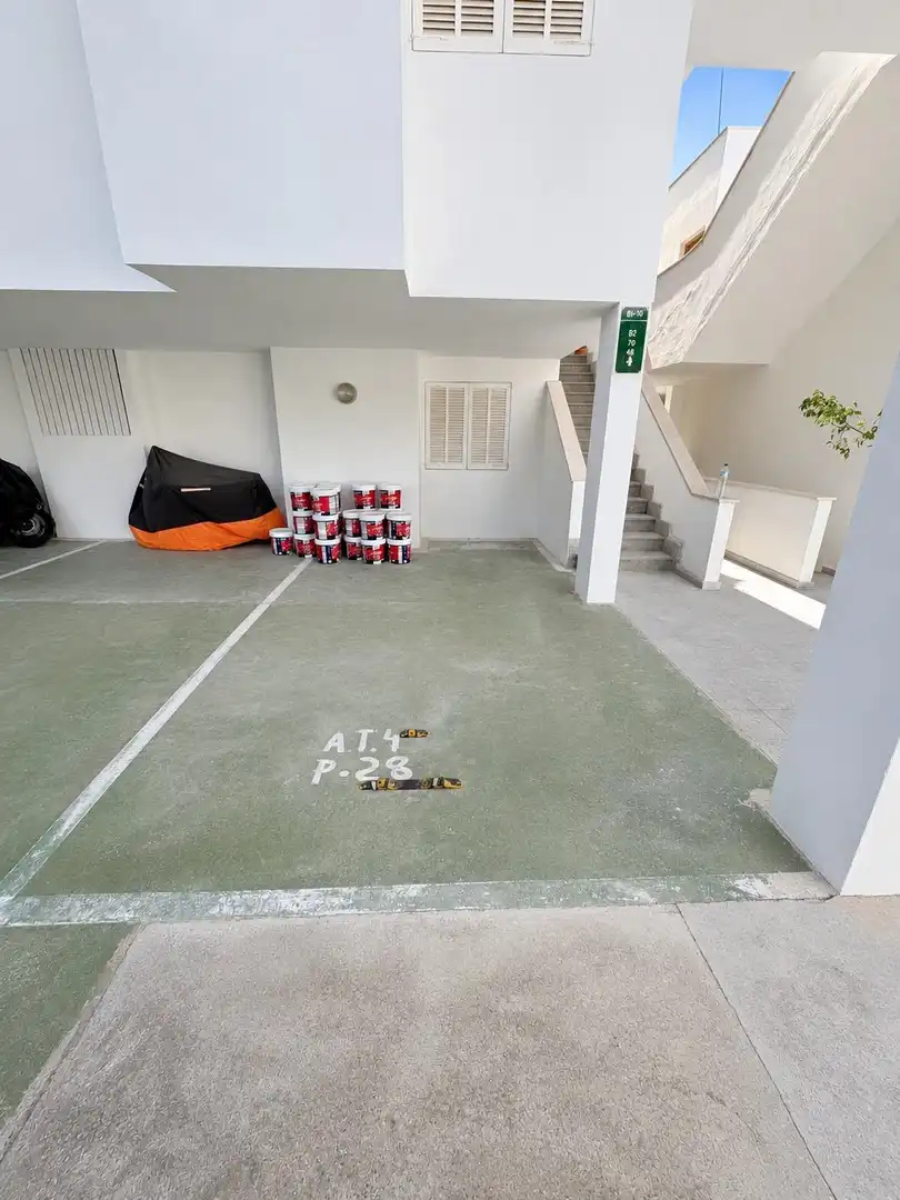 Aparcament de Casa adosada en venda en Calvià amb Jardí privat, Terrassa i Piscina comunitària