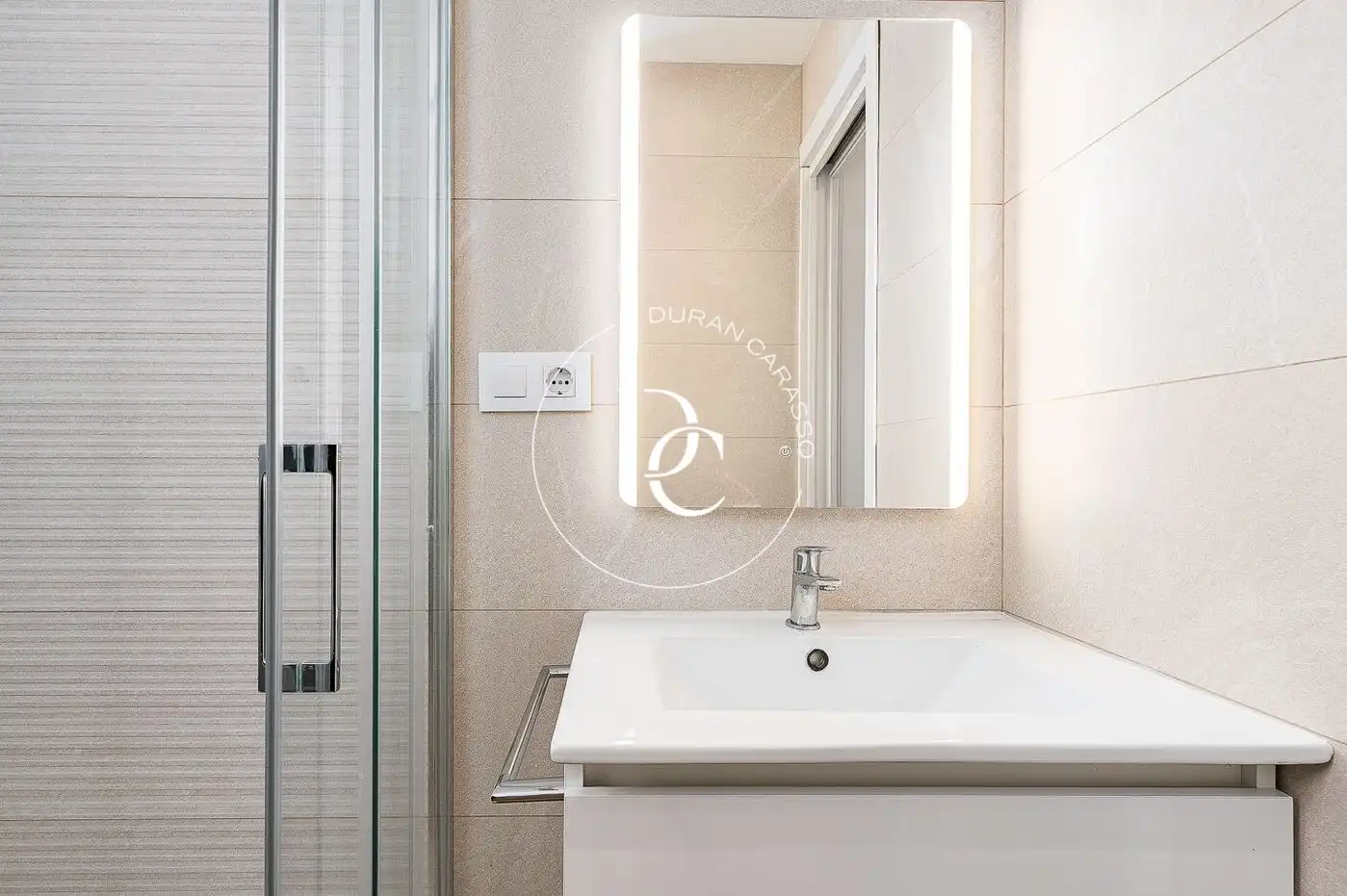 Bathroom of Flat for sale in Barcelona  with Air Conditioner, Heating and Terrace