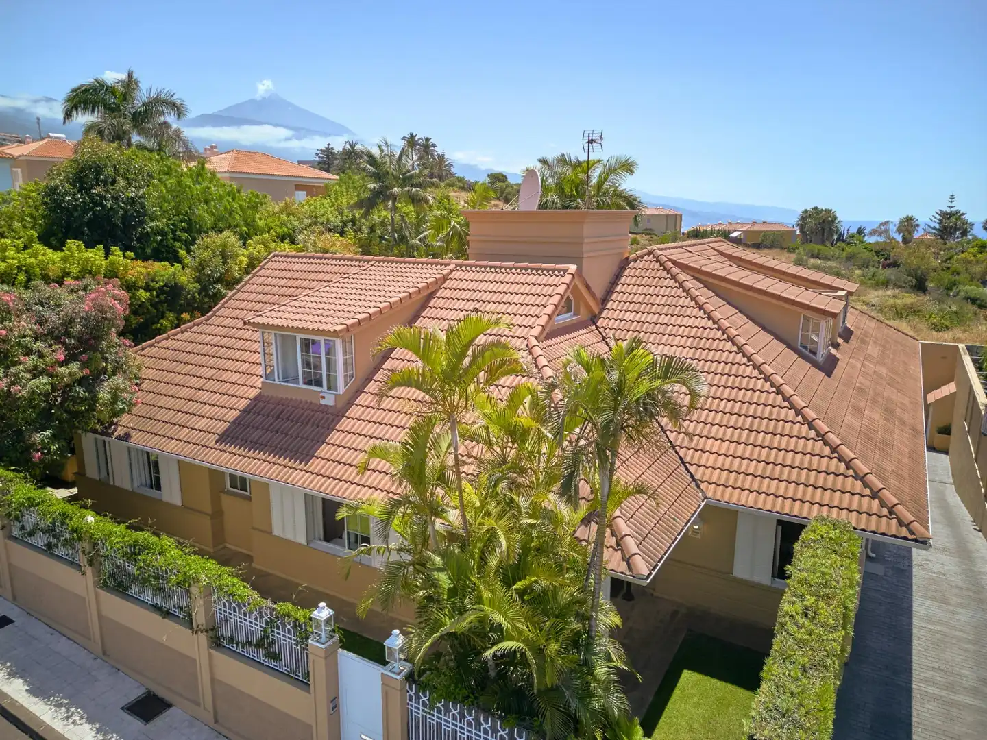 Vista exterior de Casa o chalet en venta en Santa Úrsula con Aire acondicionado, Calefacción y Jardín privado