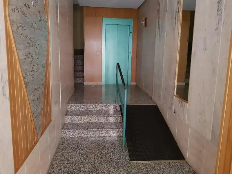 Maisonette zum Verkauf in Plasencia mit Klimaanlage, Heizung und Privatgarten