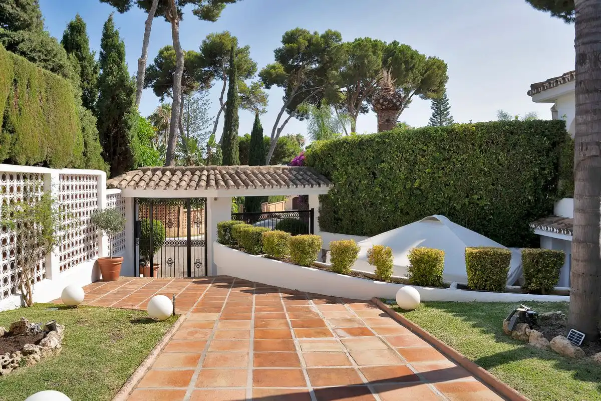 Jardí de Casa o xalet en venda en Marbella amb Aire condicionat, Calefacció i Jardí privat