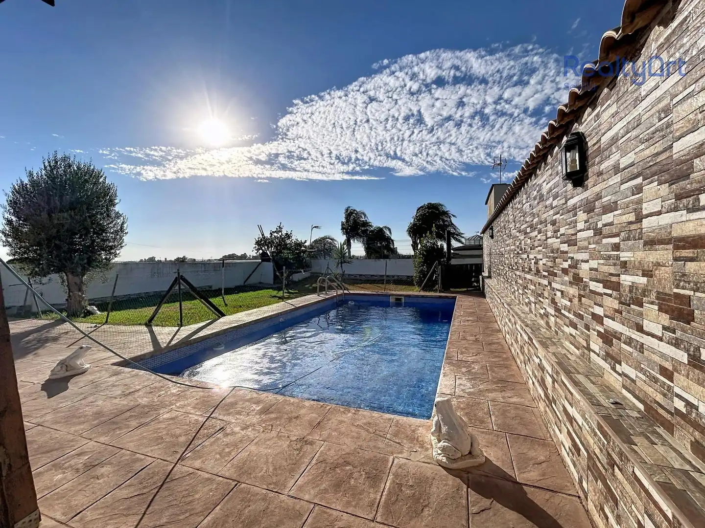 Piscina de Casa o xalet en venda en Dos Hermanas amb Aire condicionat, Calefacció i Jardí privat