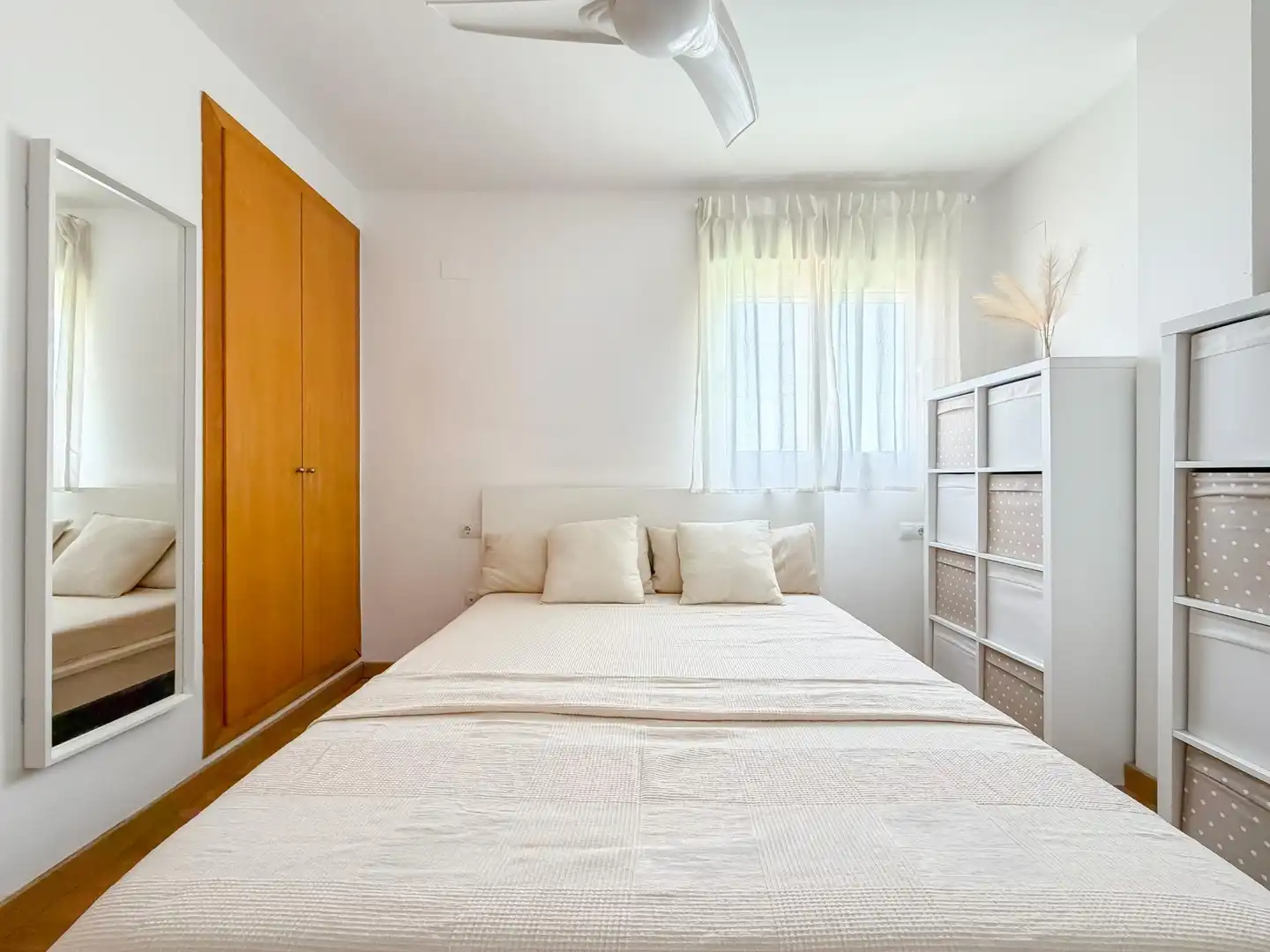 Schlafzimmer von Dachboden zum Verkauf in Museros mit Klimaanlage, Terrasse und Abstellraum