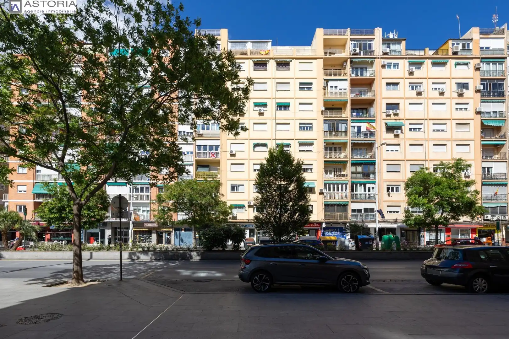 Pis amb terrassa en venda a DE RONDA 112