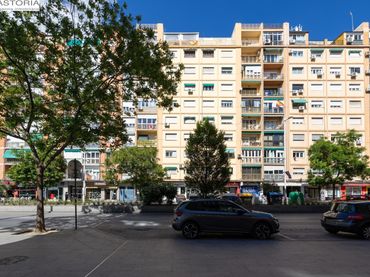 Piso con balcón en venta en DE RONDA 112