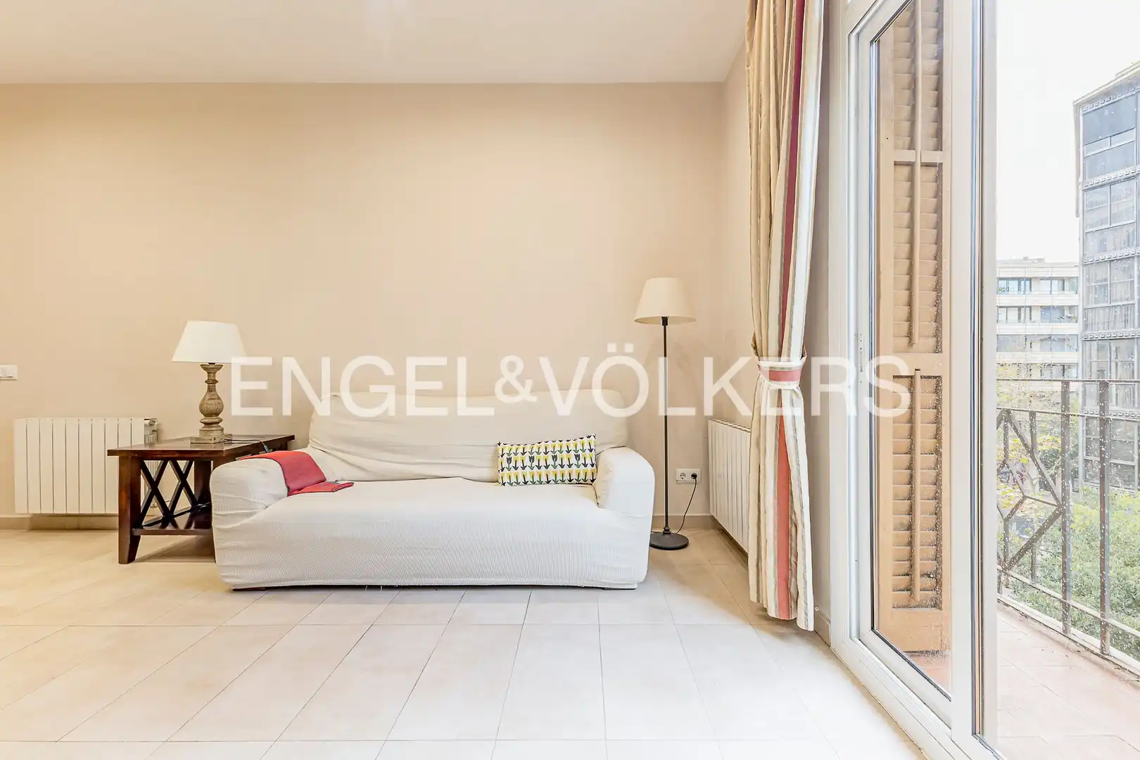 Sala de estar de Piso de alquiler en Barcelona con Aire acondicionado, Calefacción y Amueblado