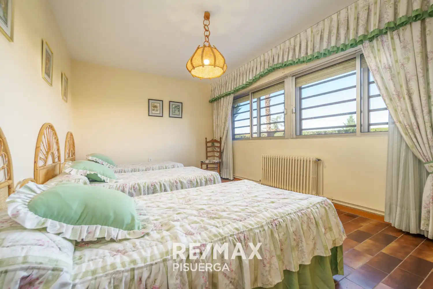 Dormitori de Casa o xalet en venda en Tudela de Duero amb Calefacció, Jardí privat i Terrassa