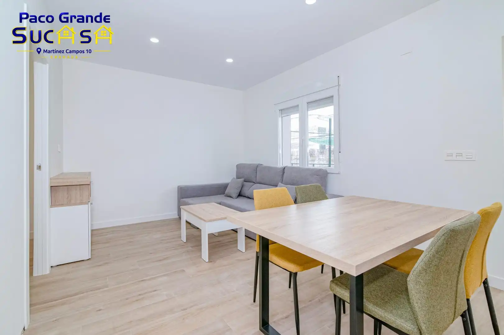Sala d'estar de Pis en venda en Granada amb Terrassa i Moblat