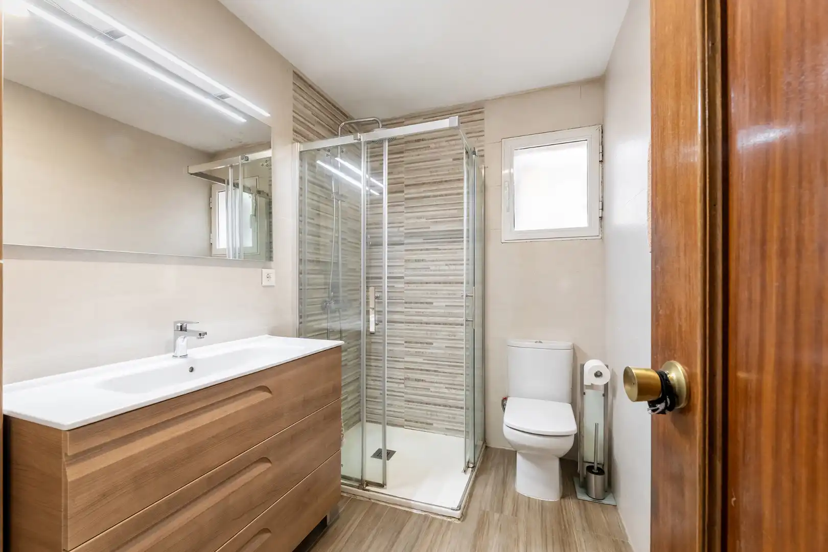 Baño de Casa adosada en venta en Pozuelo de Alarcón con Aire acondicionado, Calefacción y Jardín privado