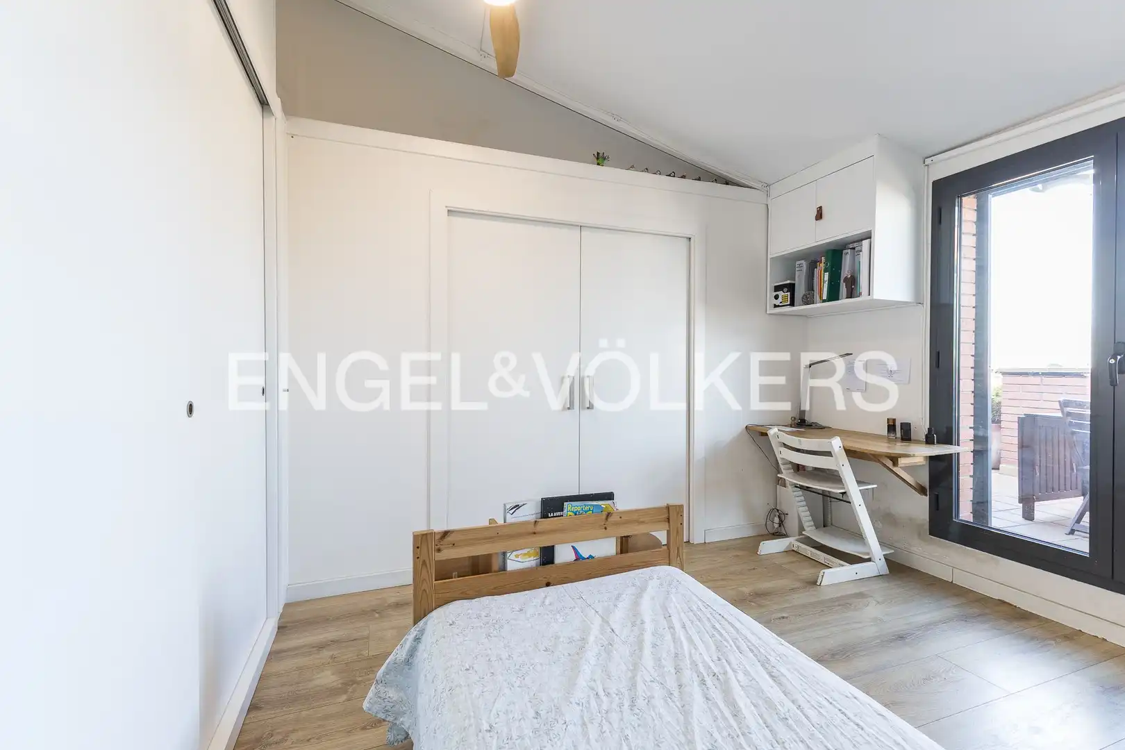 Habitación de Ático en venta en Sant Joan Despí con Aire acondicionado, Calefacción y Parquet
