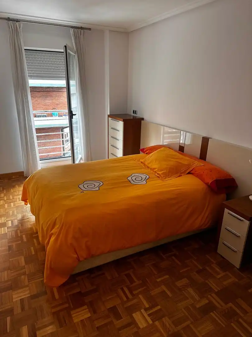 Habitación de Piso en venta en Oviedo  con Calefacción, Parquet y Trastero