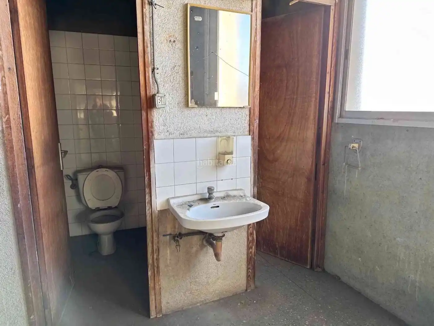 Badezimmer von Fabrikhallen zur Miete in Mataró