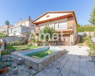 Exterior view of House or chalet for sale in Sant Just Desvern  with Terrace, Swimming Pool and Balcony