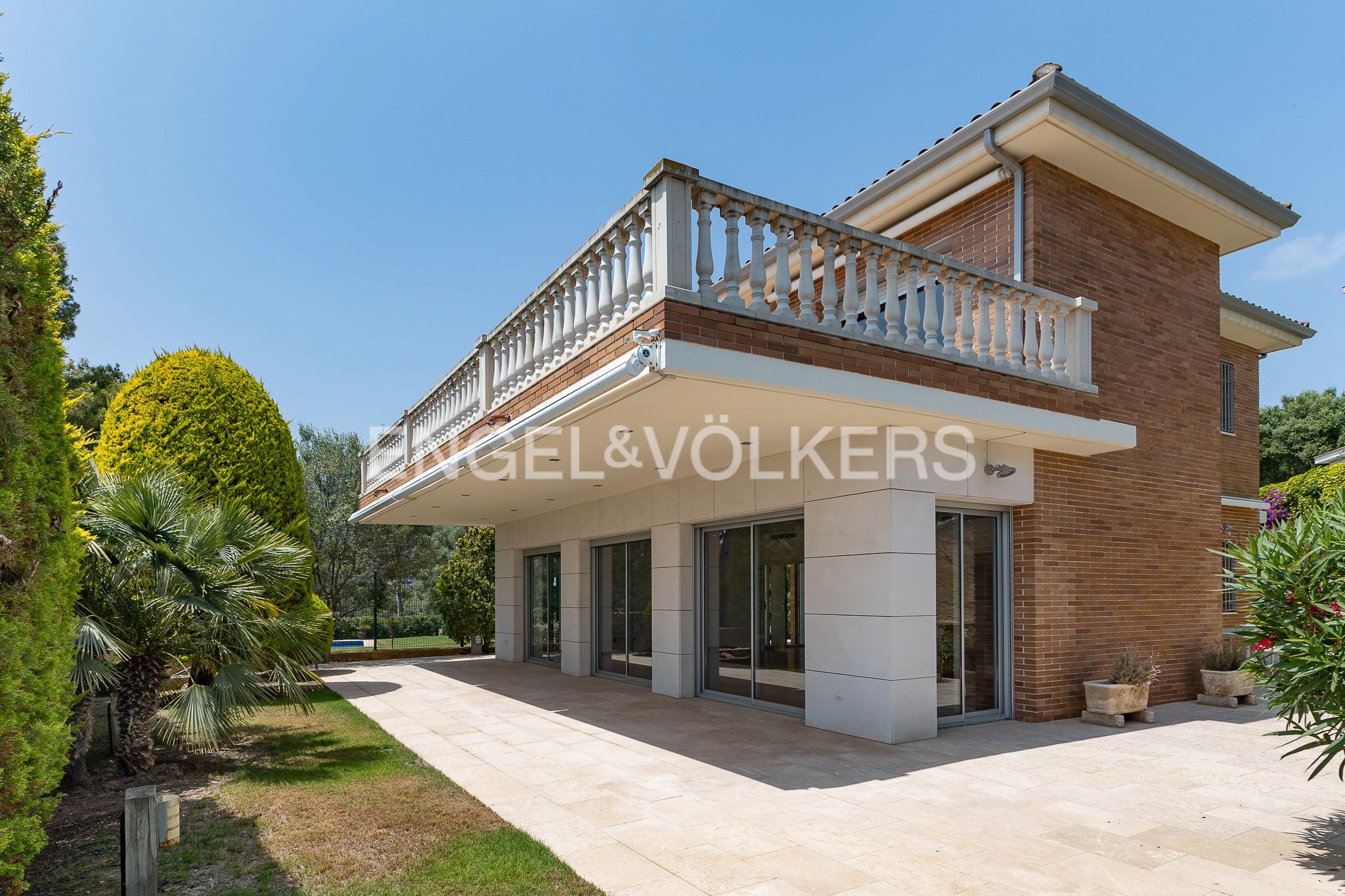 Vista exterior de Casa o xalet en venda en Castelldefels amb Calefacció, Jardí privat i Parquet