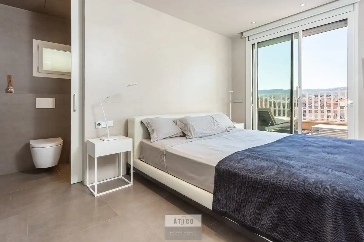 Schlafzimmer von Dachboden zum Verkauf in Barcelona mit Klimaanlage, Heizung und Terrasse