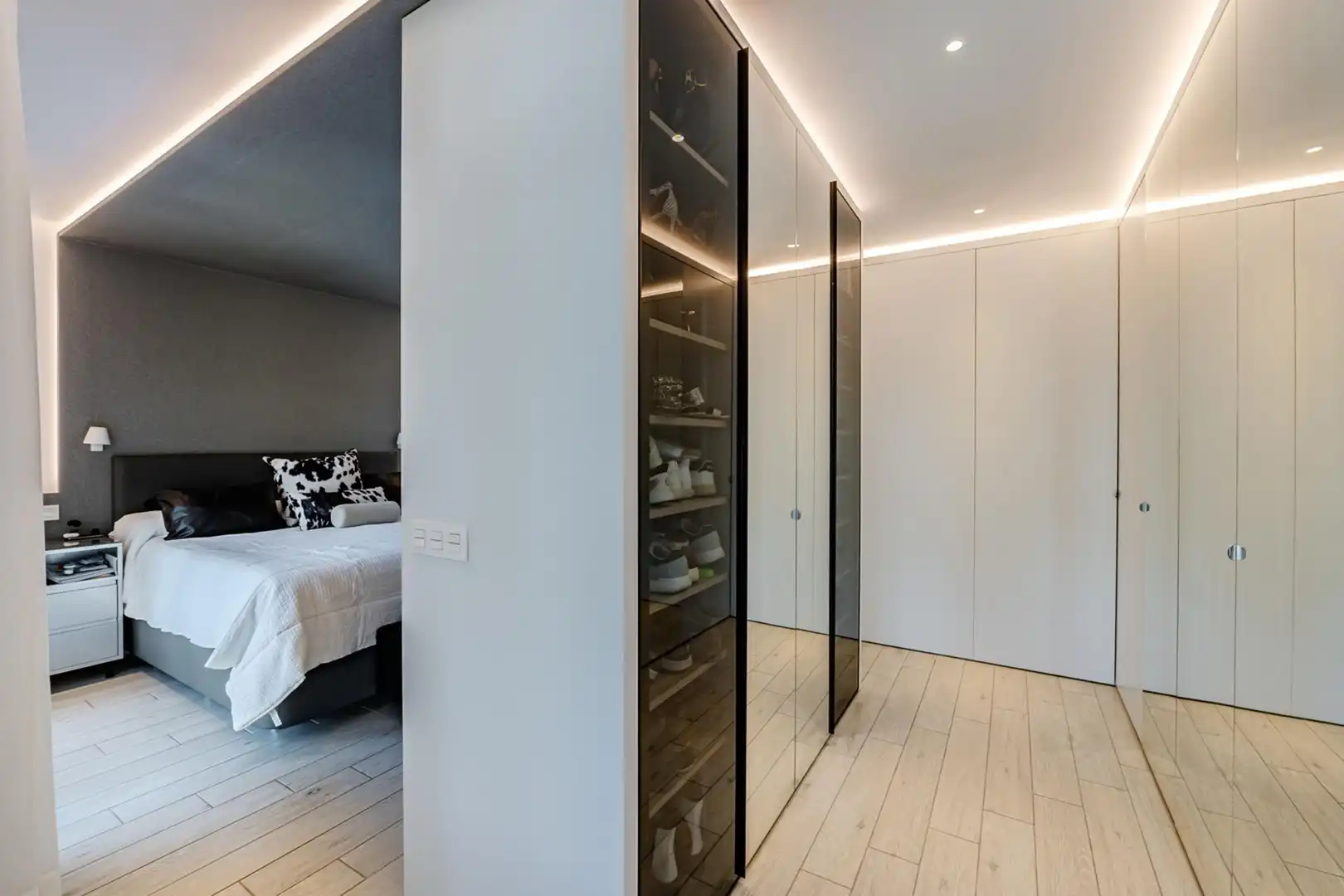 Habitación de Casa adosada en venta en Pozuelo de Alarcón con Aire acondicionado, Calefacción y Piscina