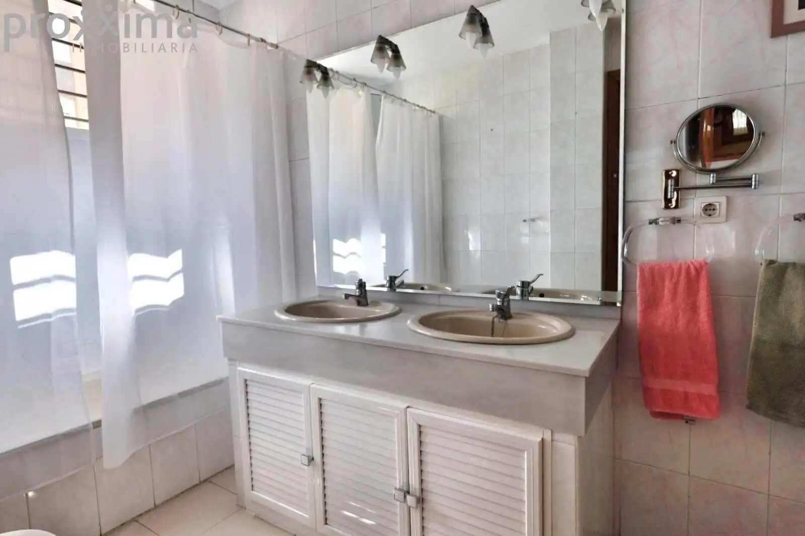 Baño de Piso en venta en Sevilla con Aire acondicionado, Trastero y Piscina comunitaria