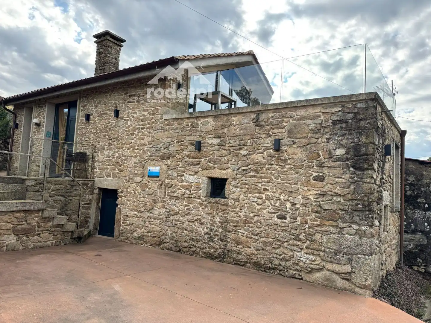 Vista exterior de Casa o xalet en venda en Arbo amb Terrassa, Traster i Piscina