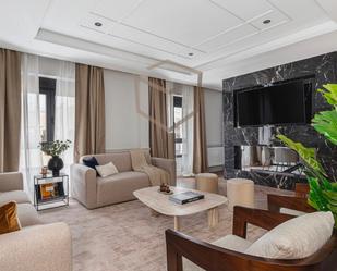 Sala d'estar de Àtic en venda en  Madrid Capital amb Aire condicionat, Terrassa i Traster