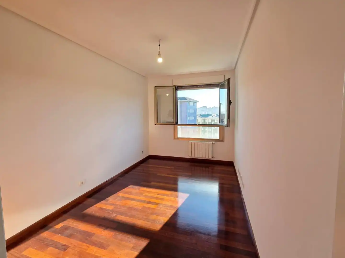 Schlafzimmer von Wohnung zum Verkauf in Santander mit Heizung, Privatgarten und Parkett