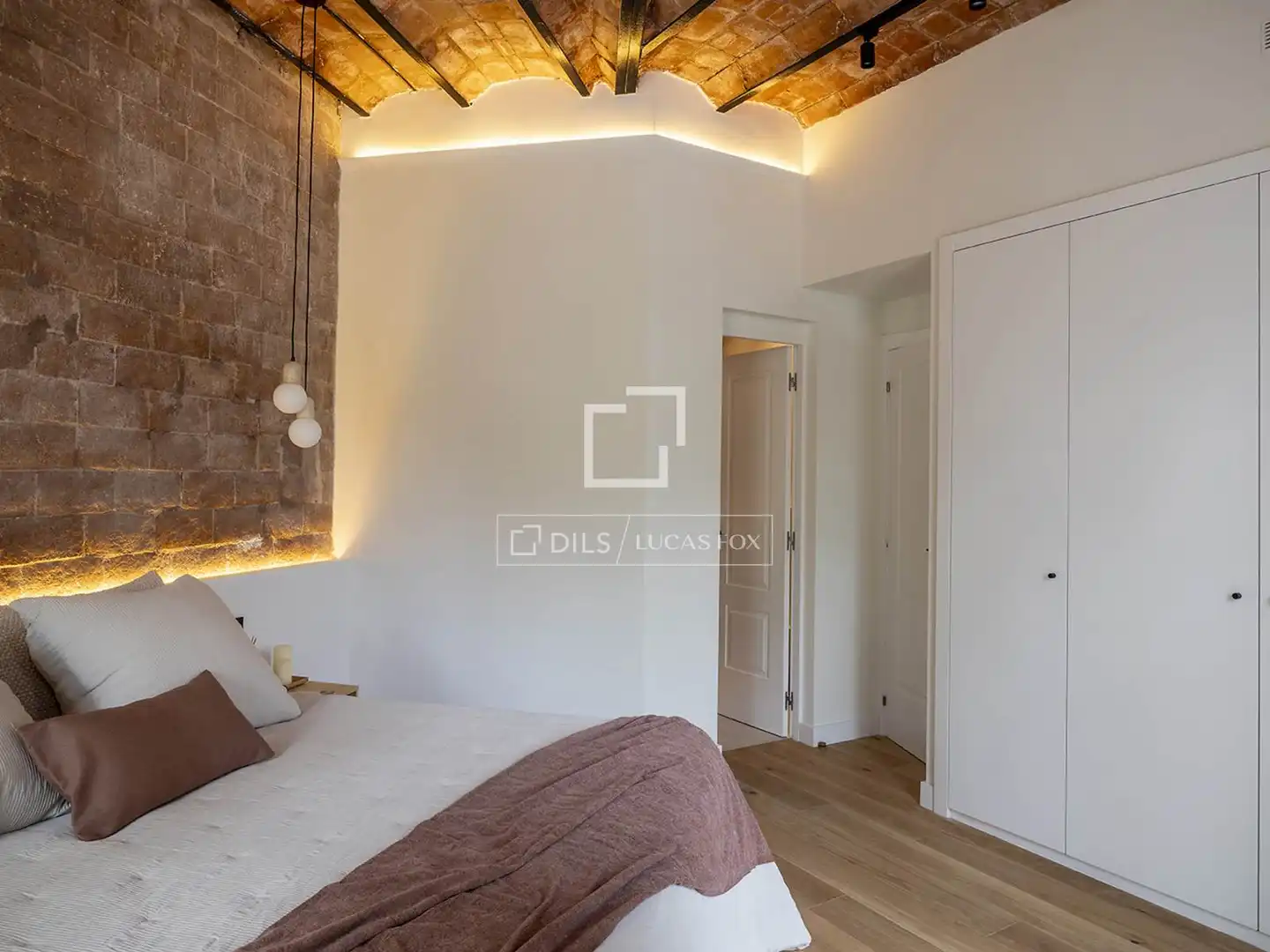 Schlafzimmer von Wohnung zum Verkauf in Barcelona mit Klimaanlage, Heizung und Balkon