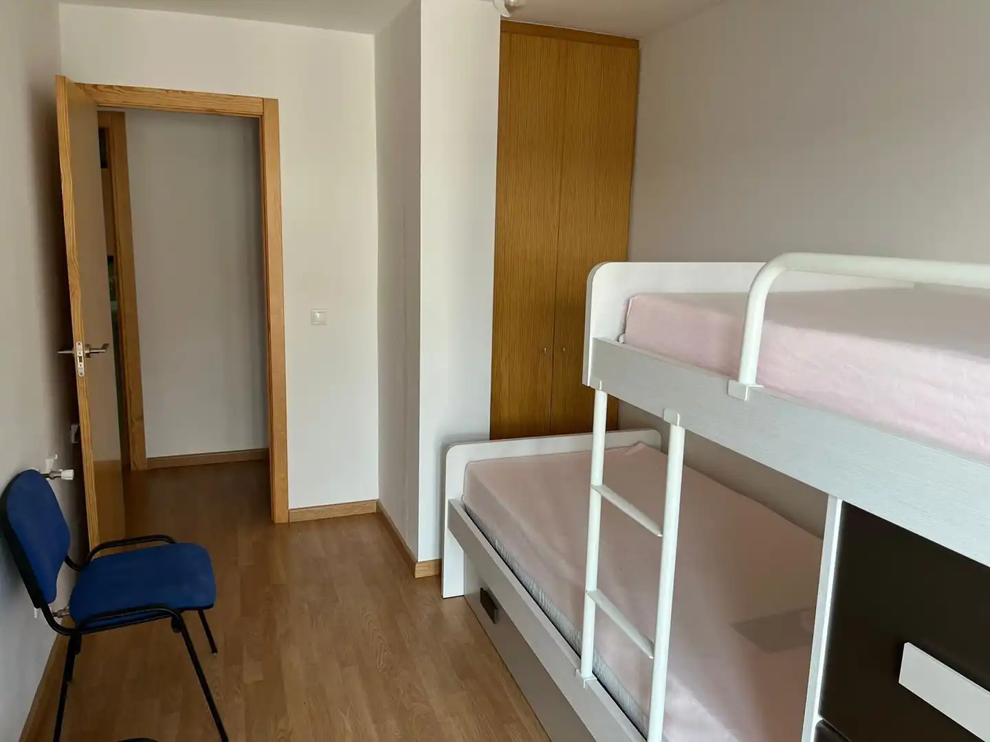 Dormitori de Apartament en venda en Gúdar amb Moblat