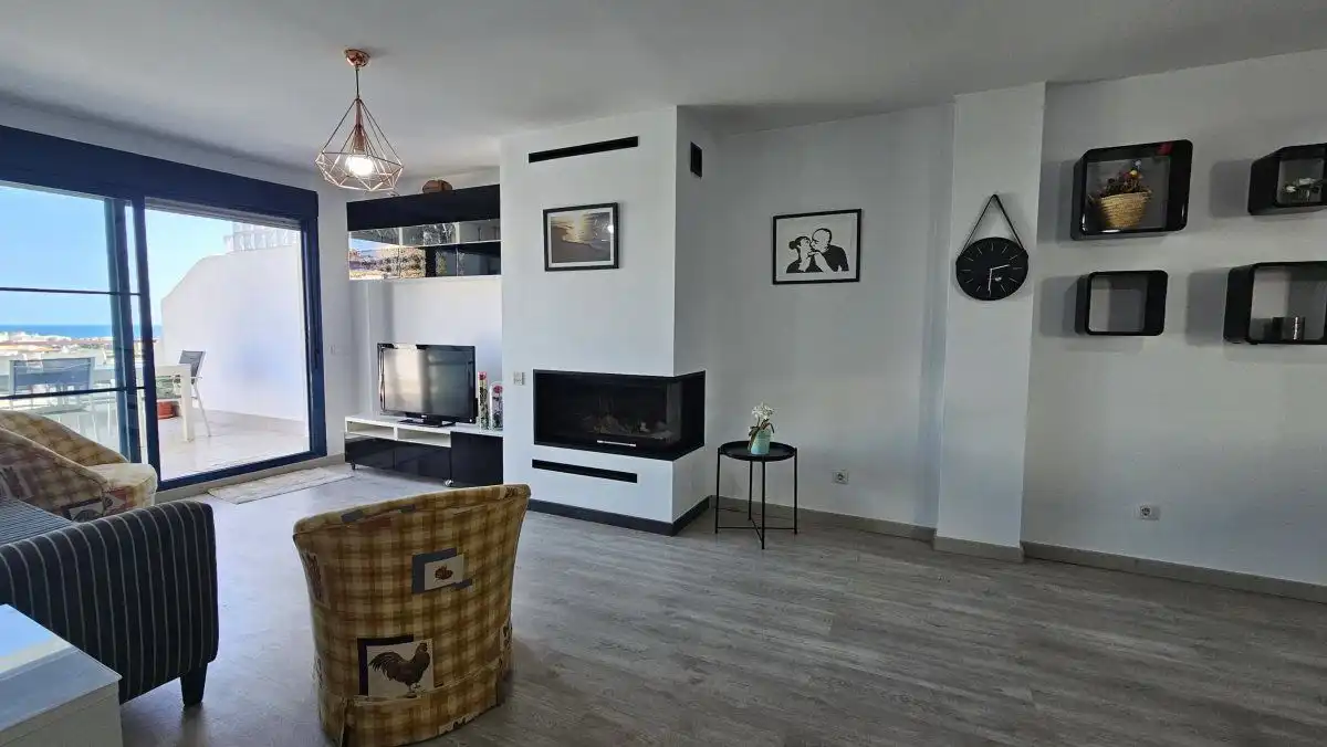 Wohnzimmer von Wohnungen zum Verkauf in La Alcaidesa mit Klimaanlage, Heizung und Terrasse