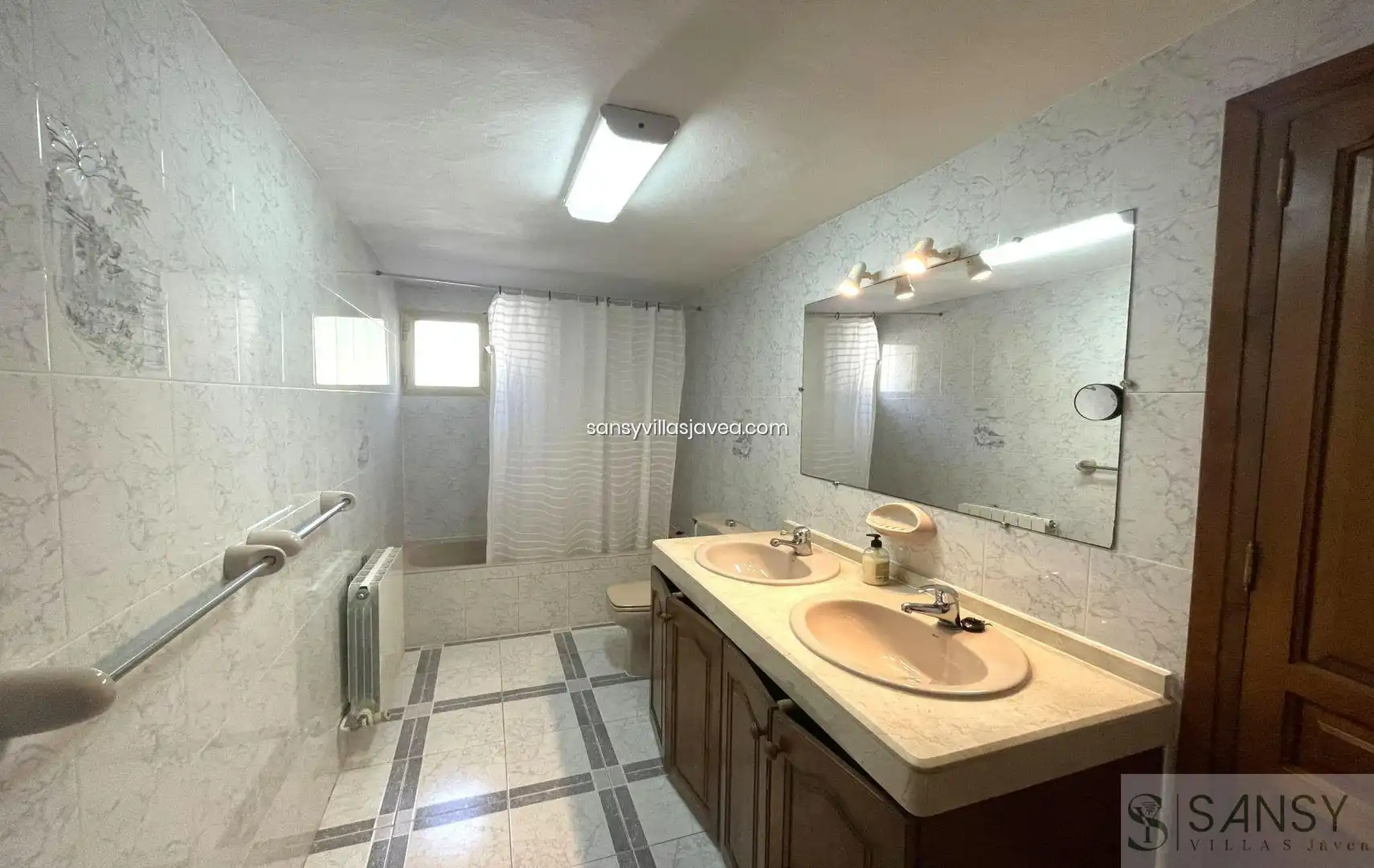 Bathroom of Houses for sale in Jávea / Xàbia  with Air Conditioner and Storage room