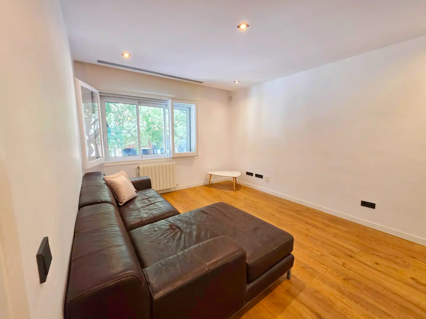 Sala de estar de Piso en venta en Barcelona con Aire acondicionado, Calefacción y Parquet