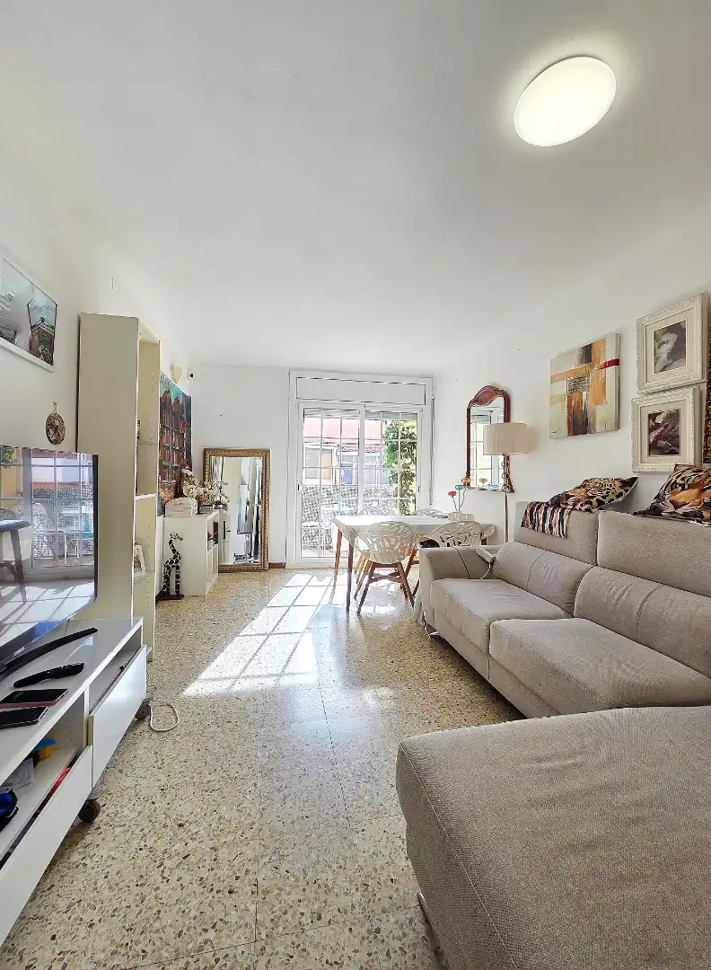 Wohnzimmer von Wohnung zum Verkauf in Cerdanyola del Vallès mit Ofen und Balkon